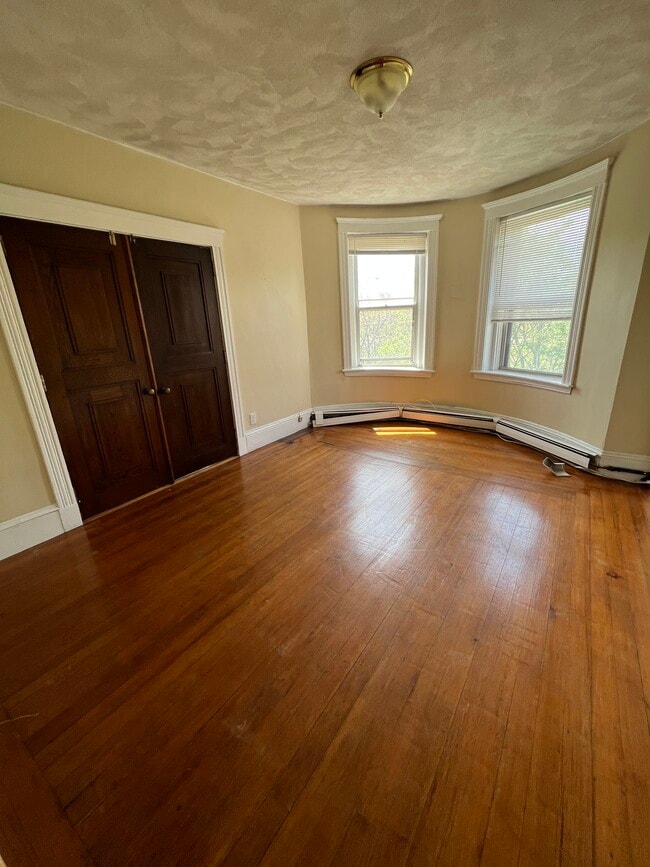 Building Photo - 252 Aspinwall Ave