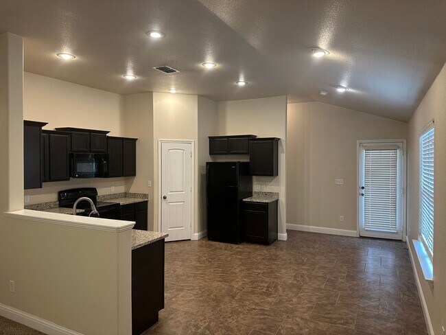 Foto del edificio - Milwaukee Ridge Gem with Open Living & Resort-Style Amenities