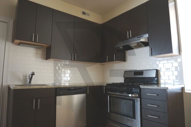 Foto del edificio - 1434 W Addison St