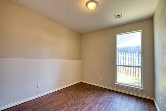 Building Photo - 1629 Tenbears Rd