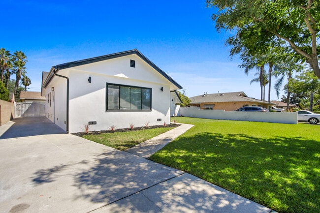 Building Photo - 8437 Everest St