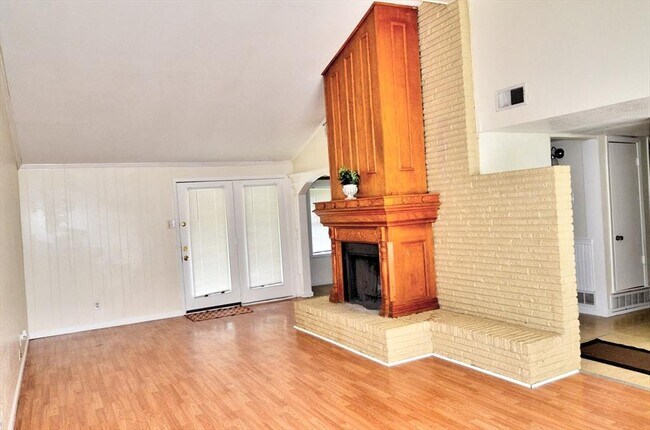 Foto del edificio - 1412 West Shore Dr