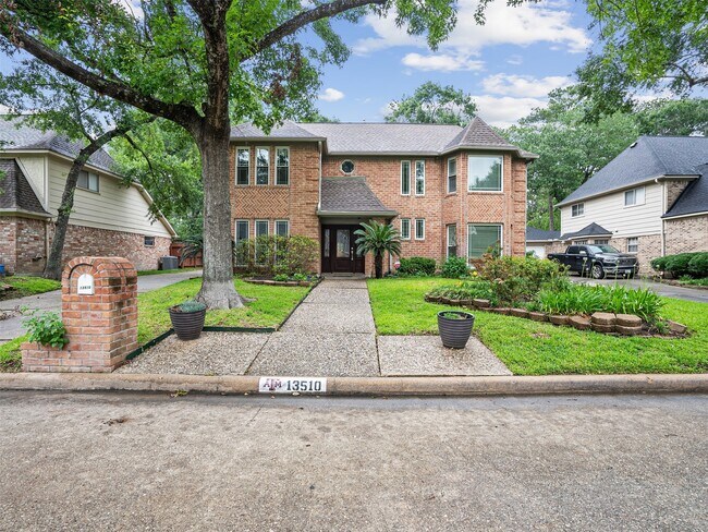 Foto del edificio - 13510 Fawcett Dr