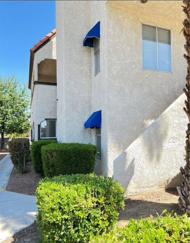 Building Photo - Nice condo 2 bed 2 bath with washer and dryer