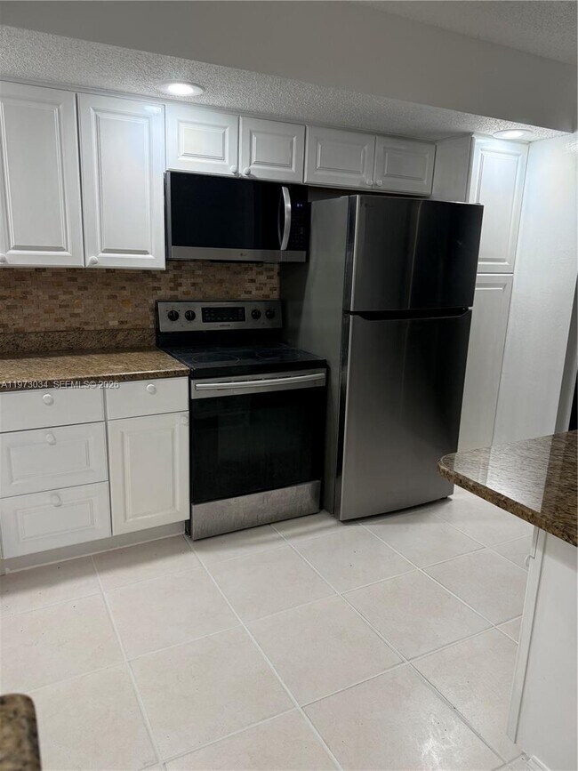 Foto del edificio - 5220 Las Verdes Cir