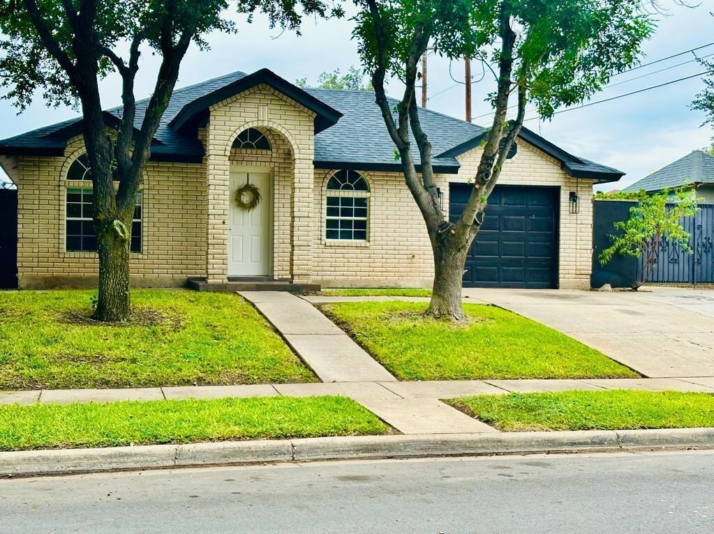 9816 Center Rd, Laredo, TX 78045 House for Rent in Laredo, TX