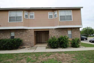 Building Photo - 945 Schertz Pkwy