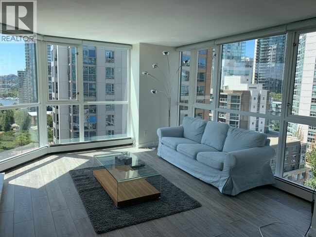 Building Photo - 289 Drake St