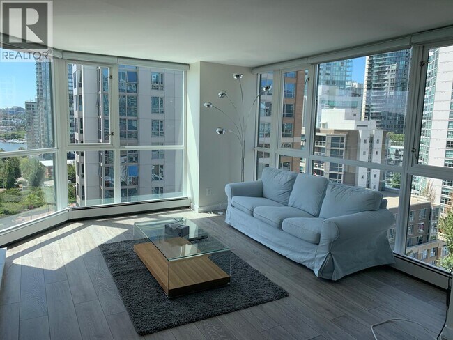 Building Photo - 289 Drake St