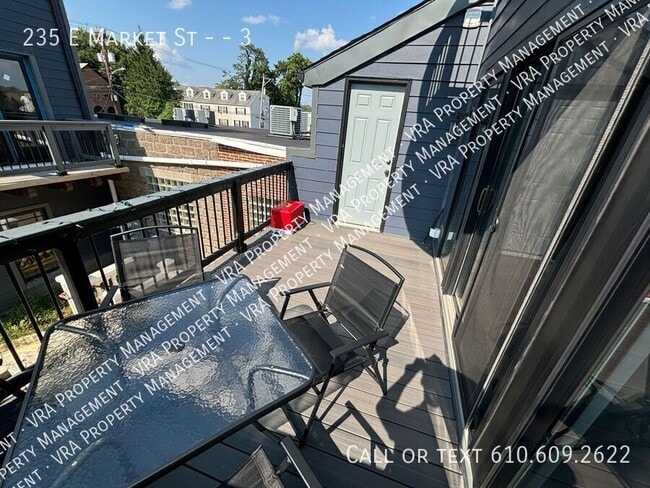 Photo - 235 E Market St Apartment