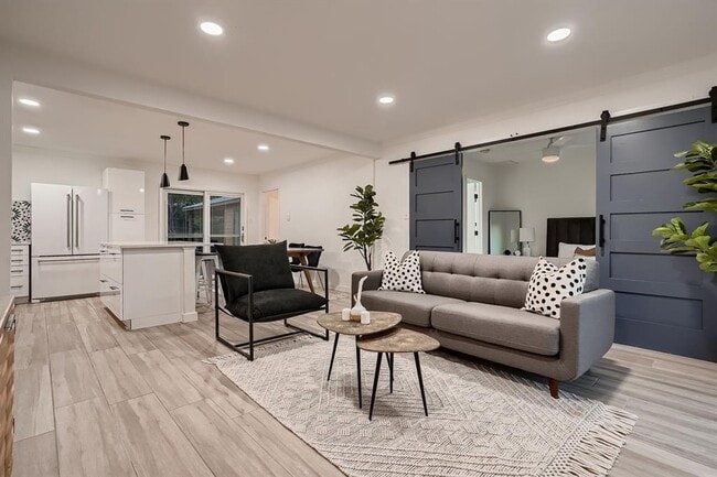 Building Photo - 2409 Campden Dr
