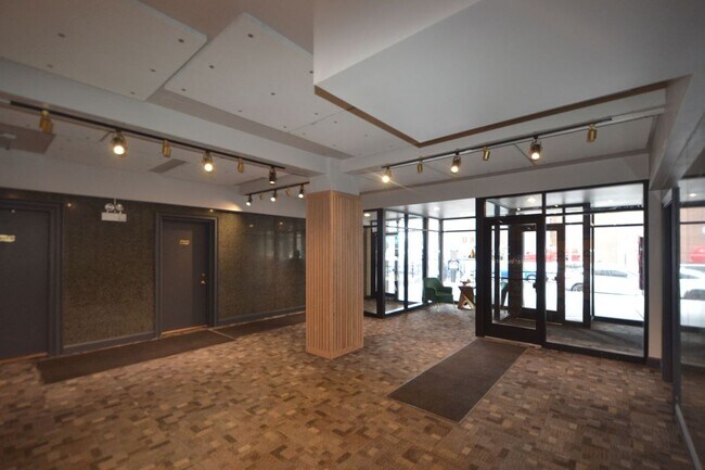 Foto del edificio - 4180 N Marine Dr
