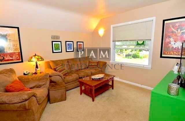 Foto del edificio - 6747 Hillside Ln