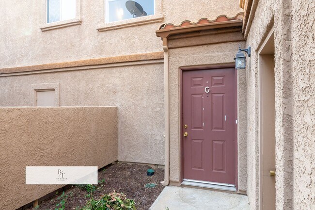 Building Photo - Bright Townhome in Sunset Community with Garage | Chino Valley USD