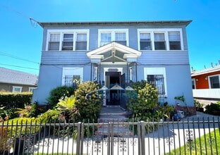 Building Photo - 341 W Amar St