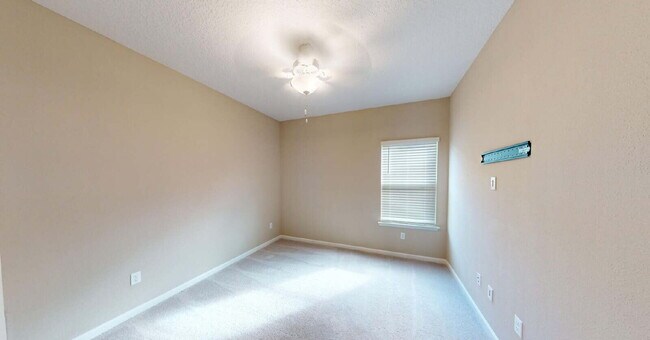 Foto del edificio - 3965 Cloverdale Ct