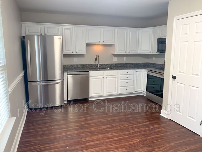 Foto del edificio - 1121 Maple Tree Ln