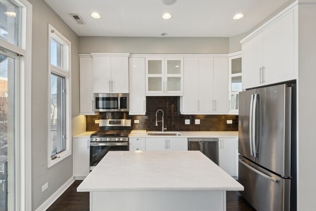 Foto del edificio - 937 N Willard Ct