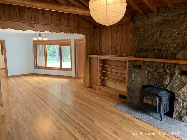 Building Photo - 1321 La Paloma Way