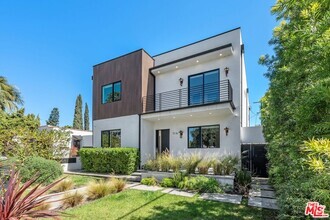 Building Photo - 714 N La Jolla Ave