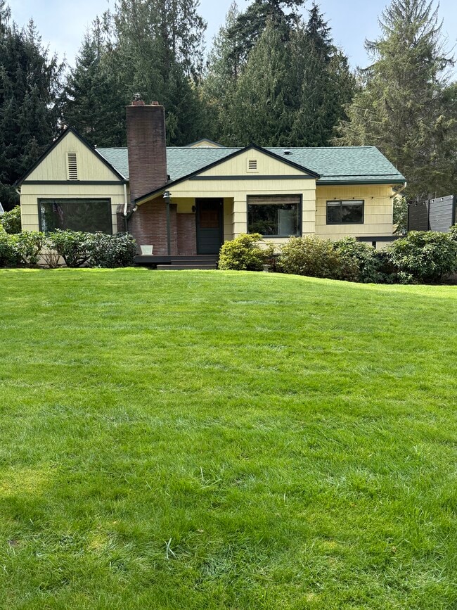 Building Photo - 6840 NE Wood Bay Ln