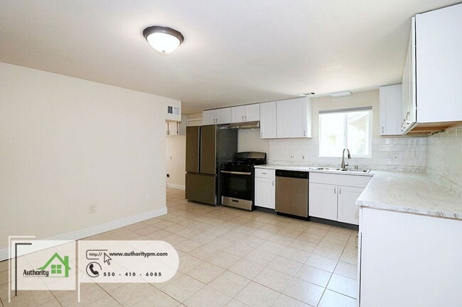 Building Photo - 2022 Jewell Ln