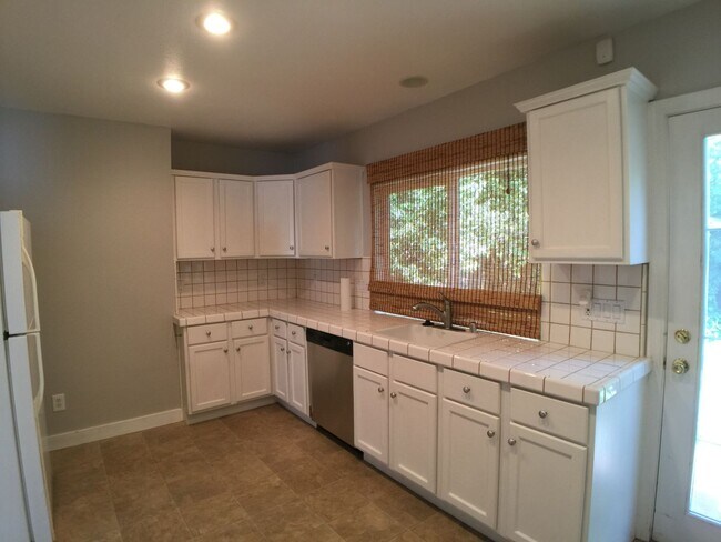 Building Photo - Lovely Home with Great Features Near Downtown
