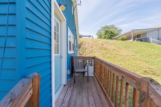 Foto del edificio - Charming updated 2 bedroom 1 bath home in Narrows VA