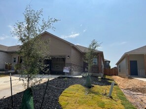 Building Photo - 596 Jennifer Wy