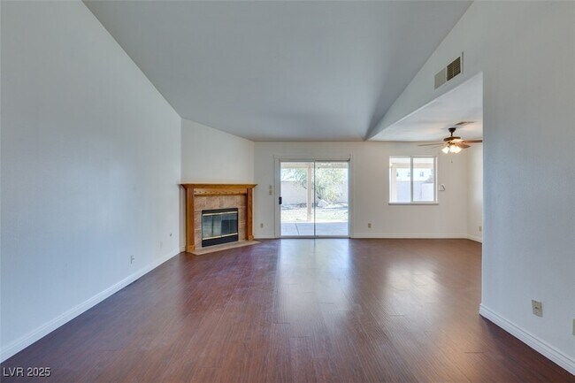 Foto del edificio - 5034 Lark Canyon Ct