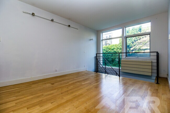 Foto del edificio - 114 Troutman St