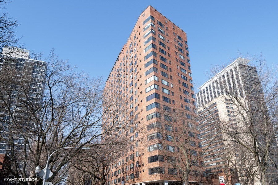 Primary Photo - 3100 N Lake Shore Dr