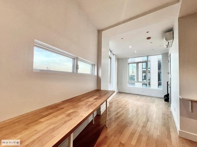 Building Photo - 3 bedroom in Brooklyn NY 11222
