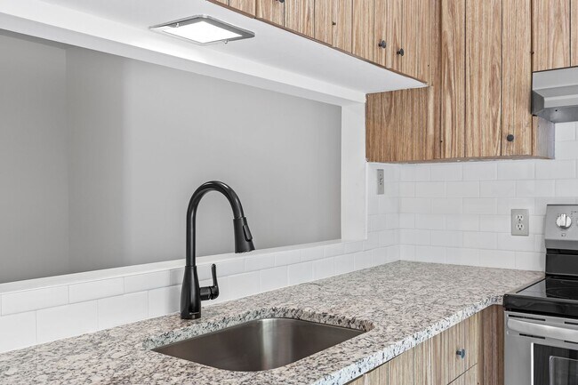 Foto del edificio - 3414-3416 Betty Ln