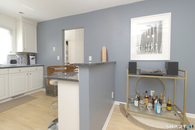 Building Photo - 141 Grove St