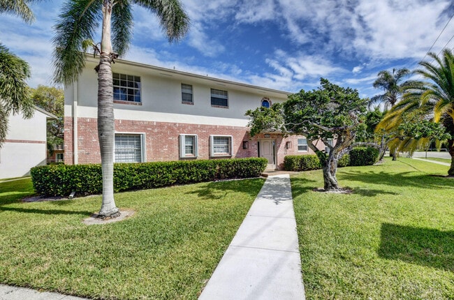 Building Photo - 2039 S Seacrest Blvd