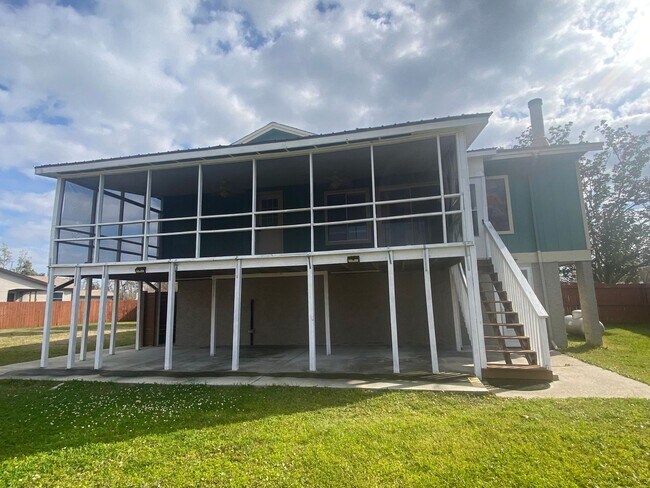 Foto del edificio - Expansive, Custom Home on East Bay!