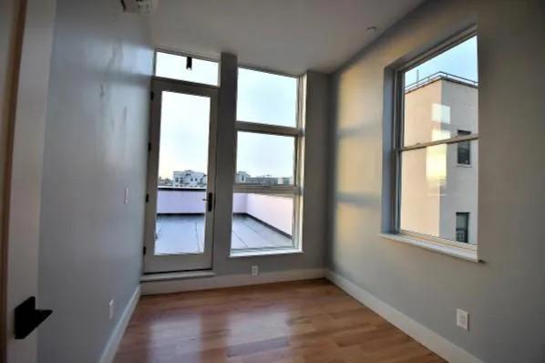 Foto del edificio - 2 bedroom in BRONX NY 10459