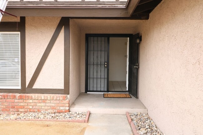 Building Photo - Two story 4/Bed, 2.5/bath  Home for Lease ...