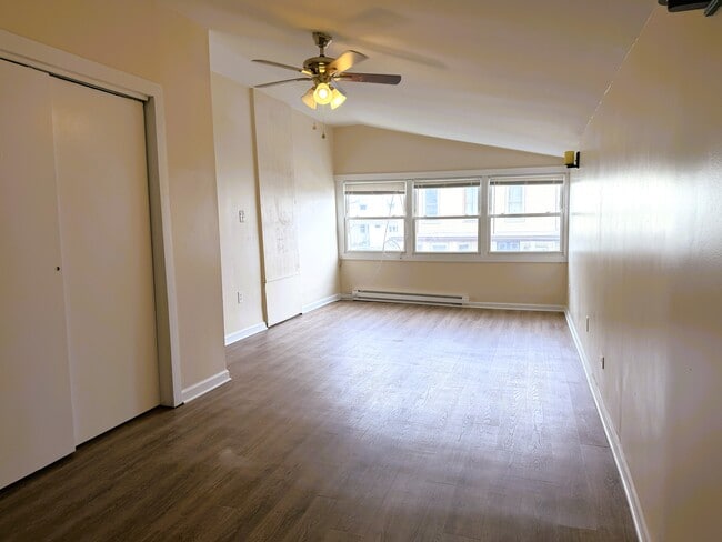 Building Photo - 301 S Robinson Ave