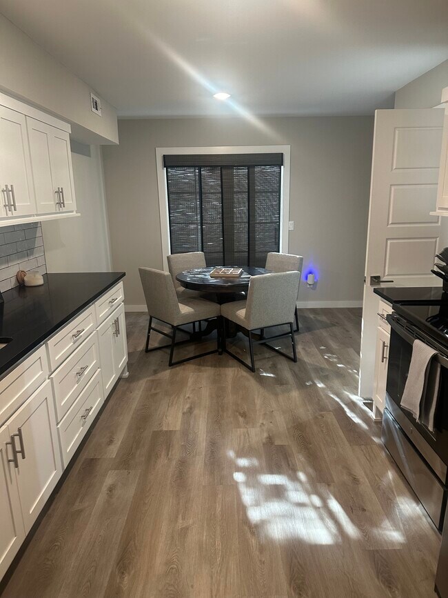 Foto del edificio - 754 W Poplar St