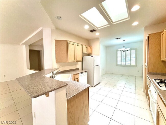 Foto del edificio - 2741 Hartwick Pines Dr