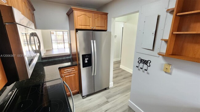 Building Photo - 5046 SW 145th Ave