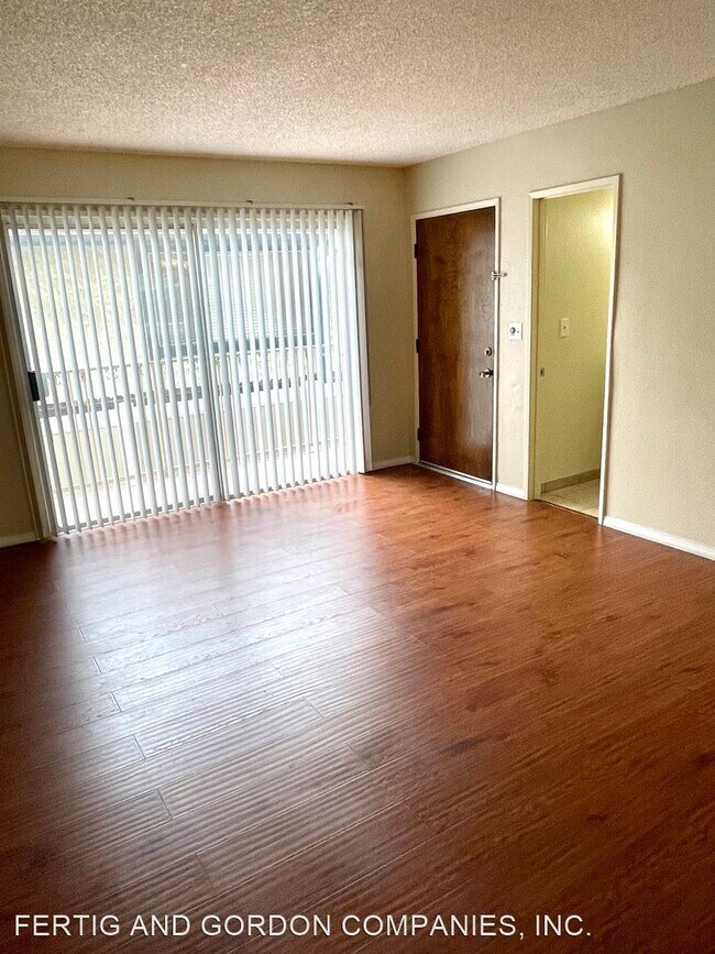Building Photo - 2 br, 1.5 bath House - 232 S. Pine St. #B