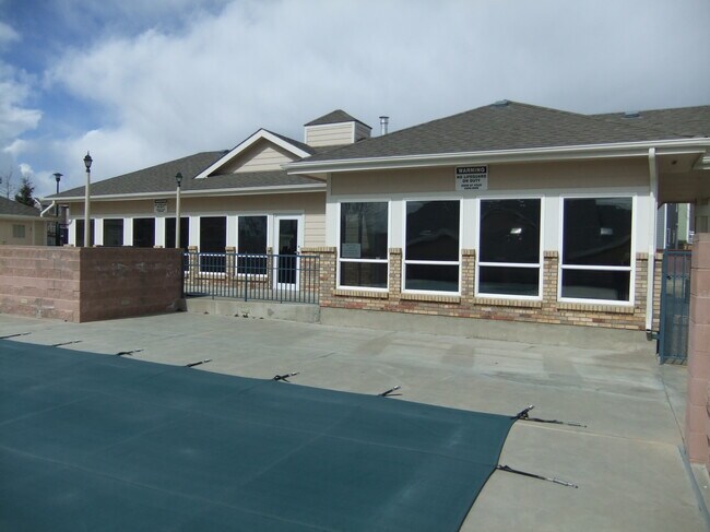 Building Photo - 1601 Great Western Dr