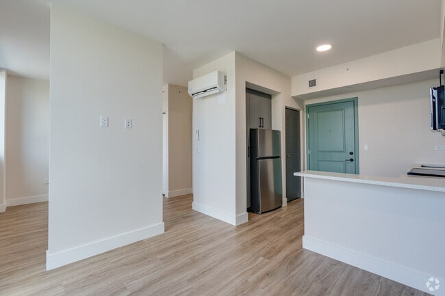 Studio, 1 BA - 399 SQFT - Grand View Park