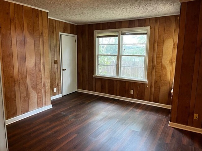Building Photo - 1803 Iola Drive