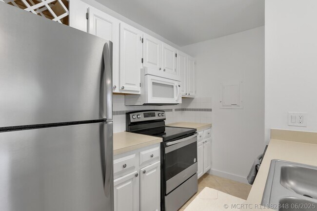Foto del edificio - 1780 Palm Cove Blvd