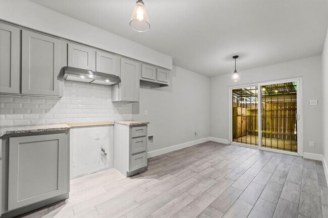 Foto del edificio - 9026 Kempwood Dr