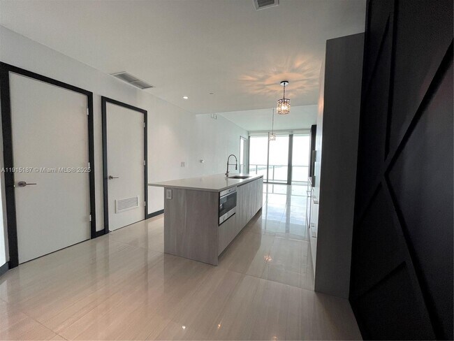 Foto del edificio - 480 NE 31st St